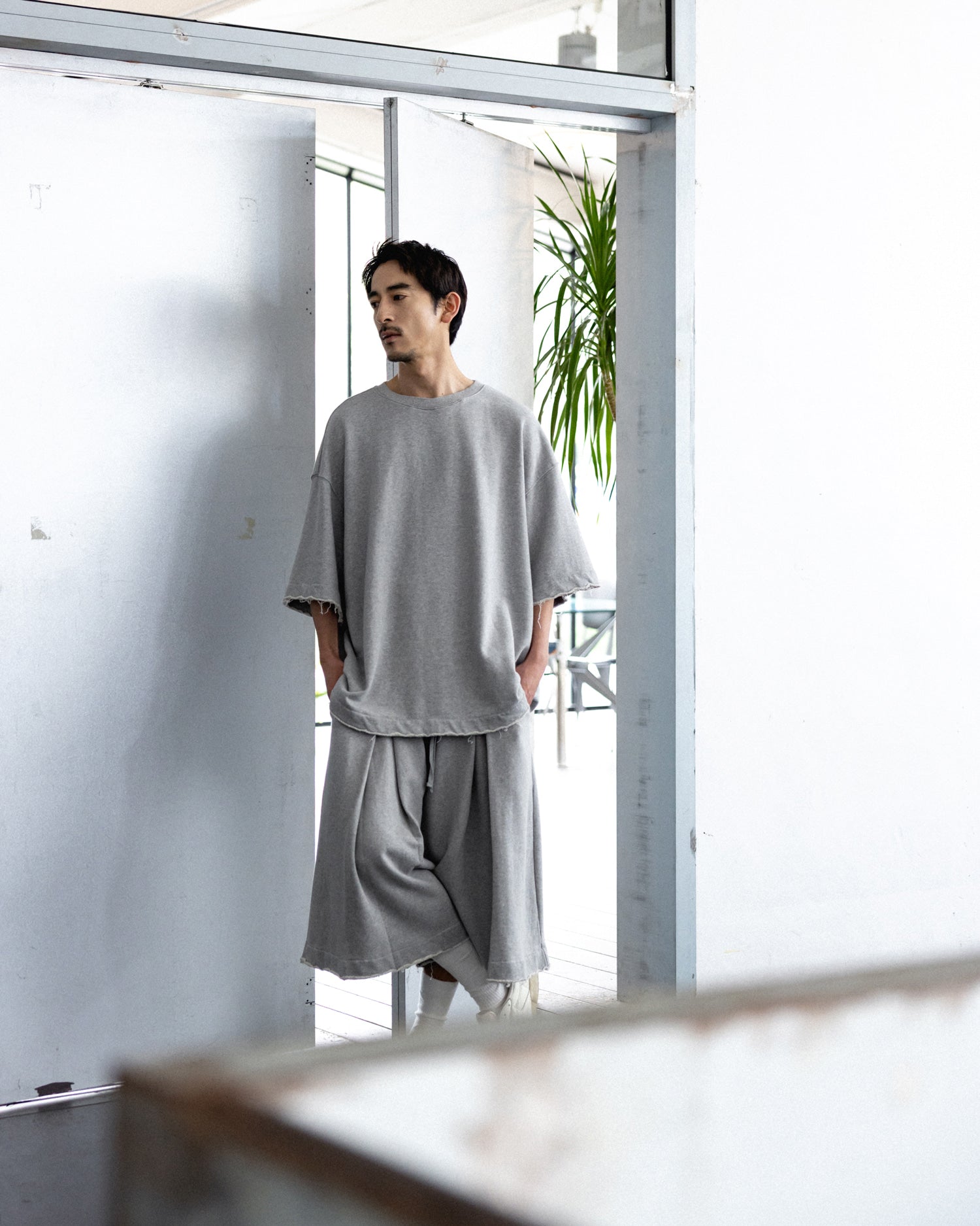 ANGLAN Valley Tuck Half Pants - Melange grey