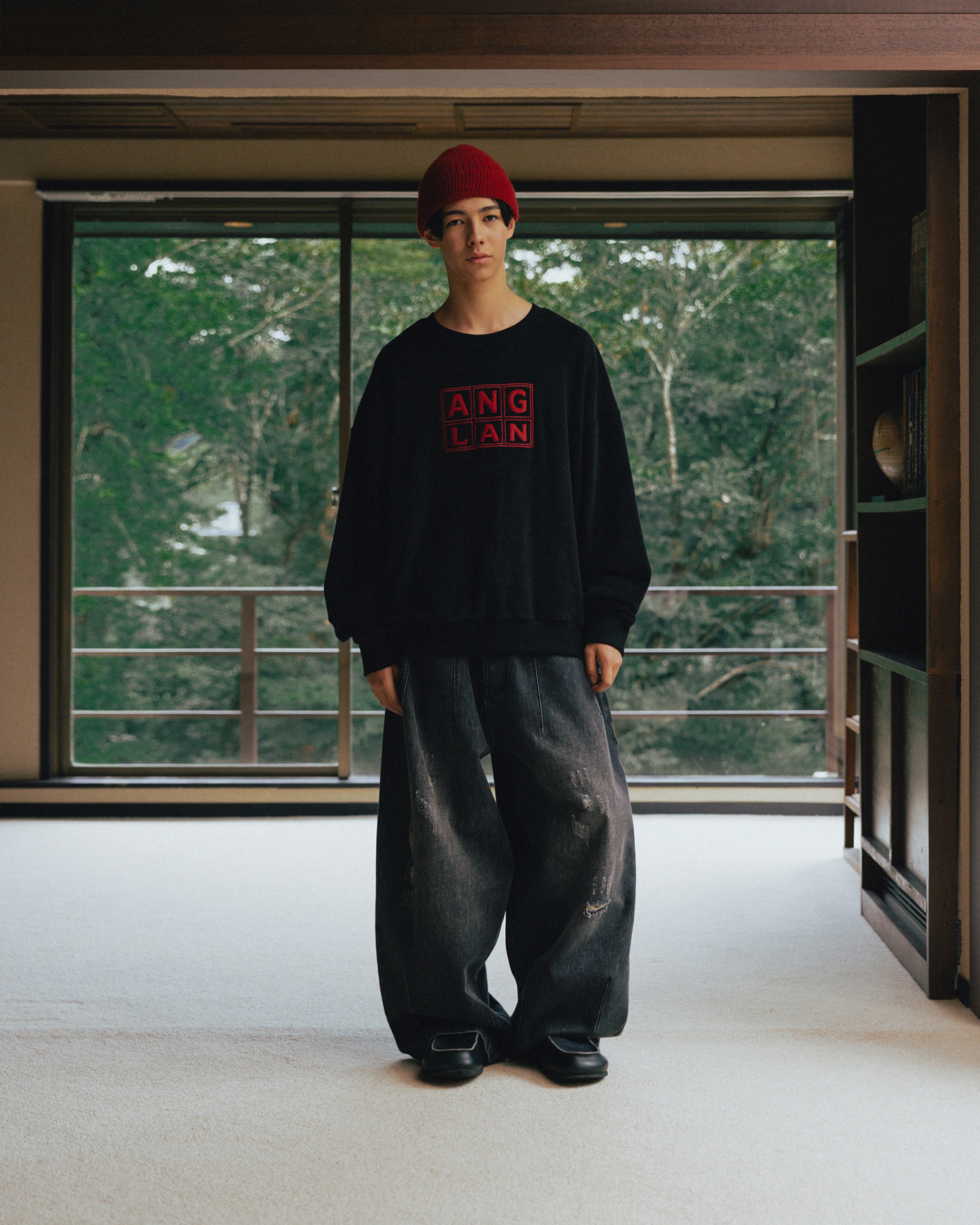 luźne spodnie jeansowe denim black washed sareetwear uniqe kamonami vibe