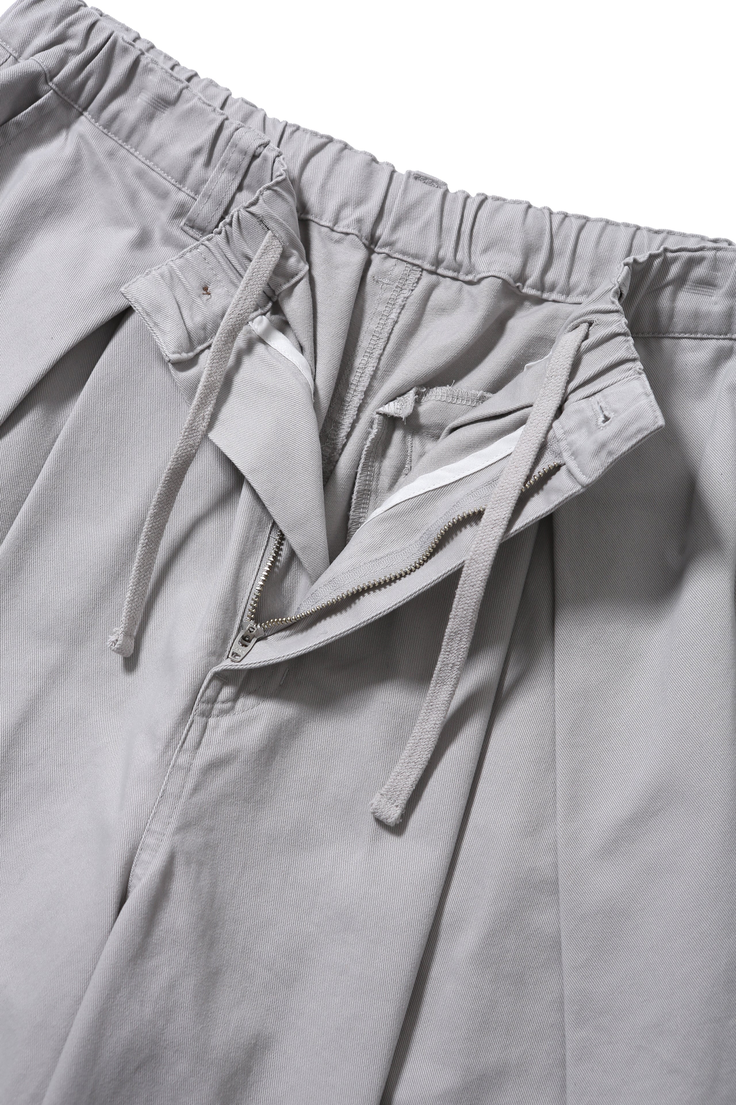 ANGLAN Cross Pleated Chino Shorts – Light Grey
