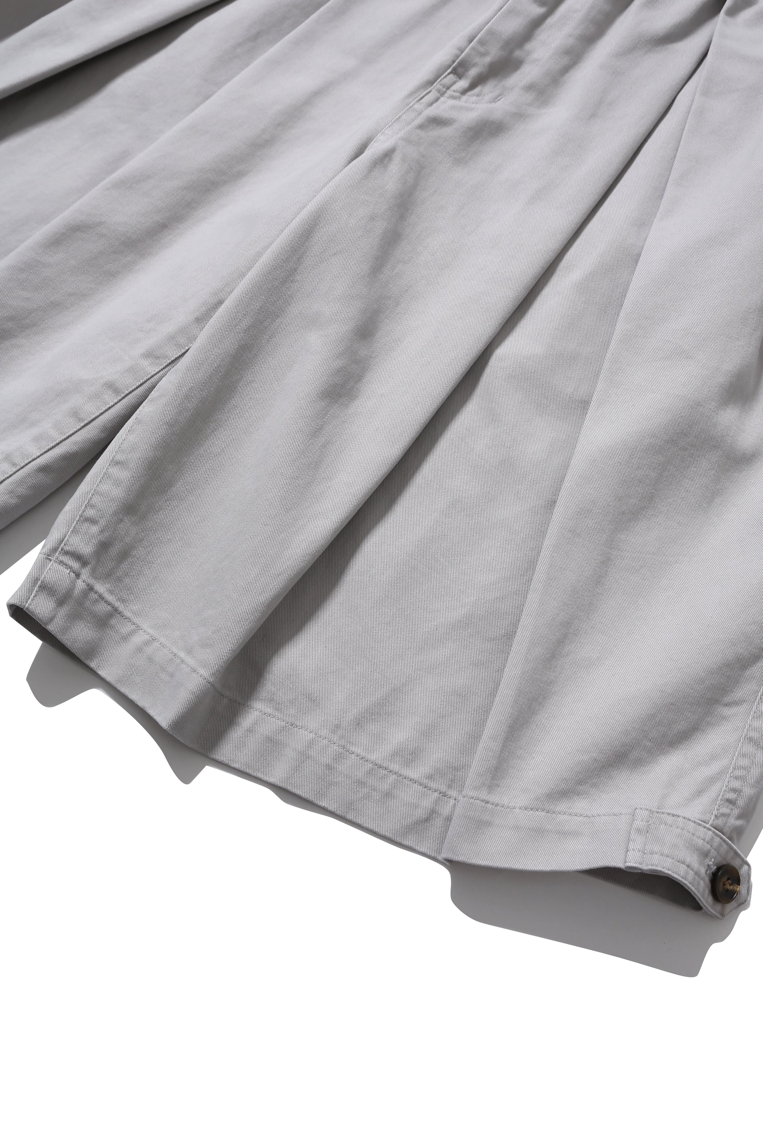 ANGLAN Cross Pleated Chino Shorts – Light Grey