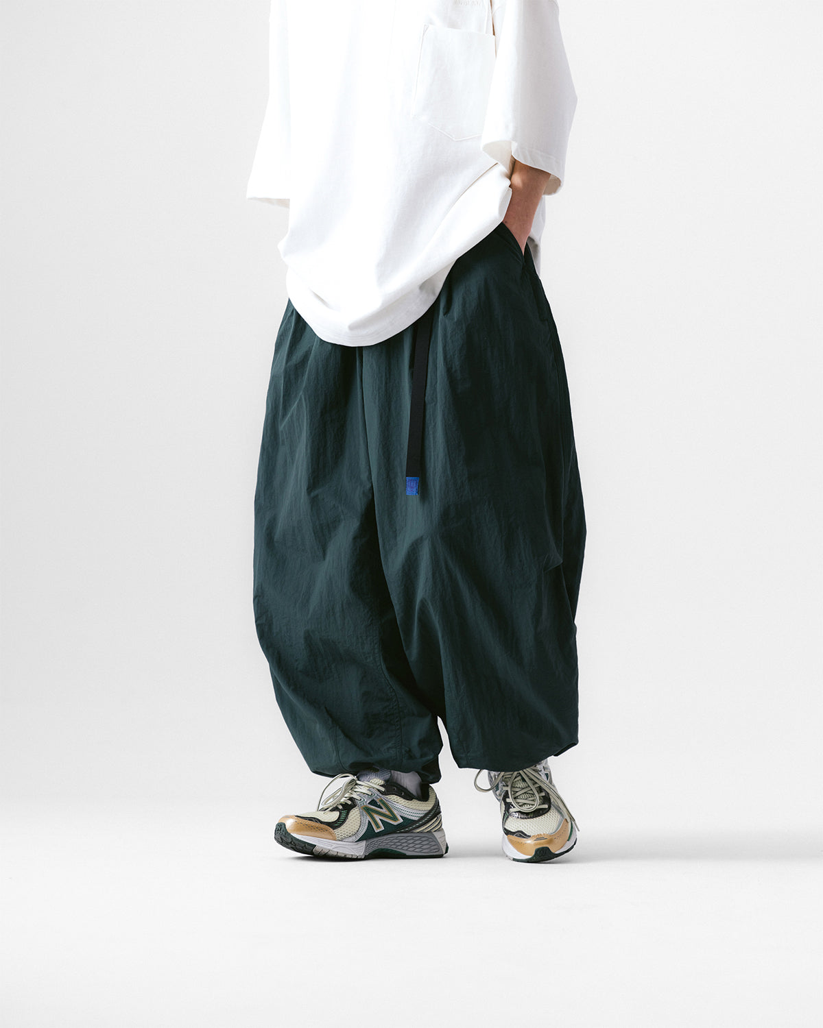 Anglan Nylon Tuck Belt String Balloon Pants - Green