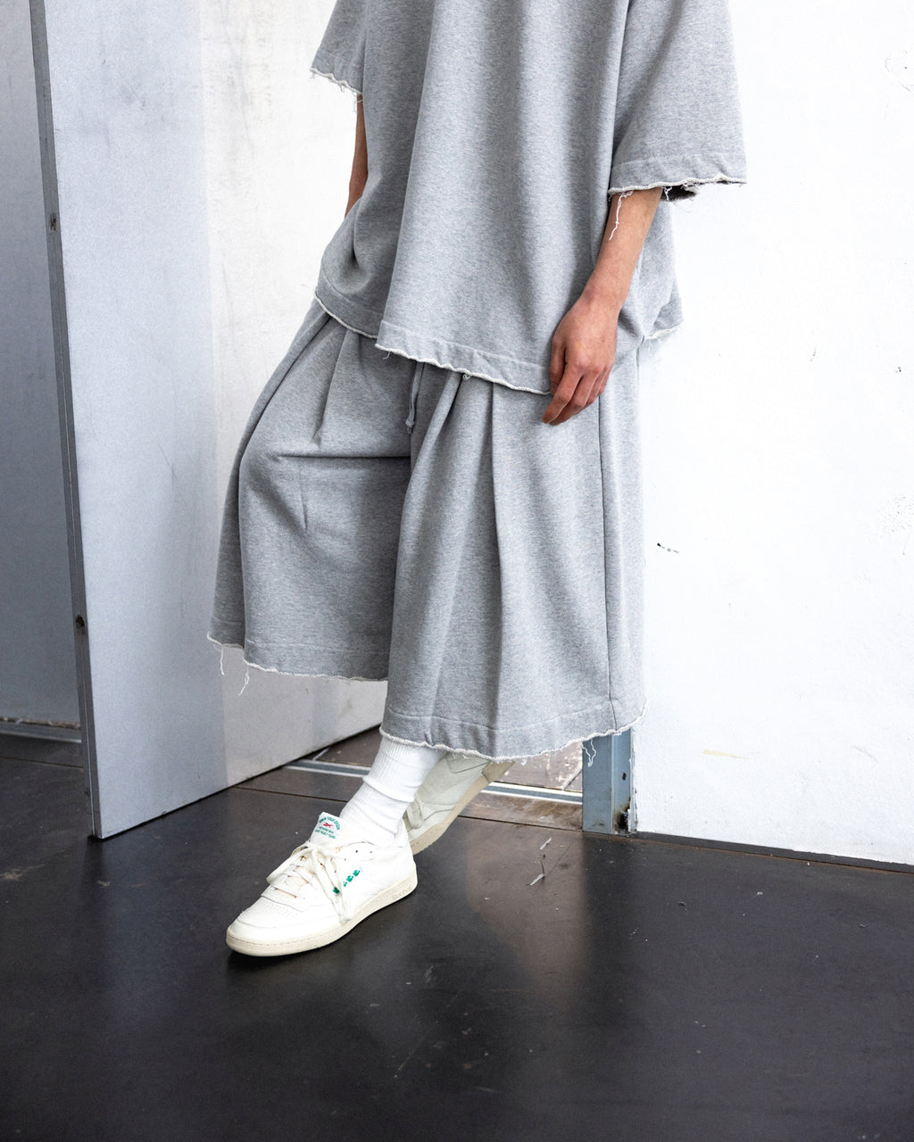 ANGLAN Valley Tuck Half Pants - Melange grey