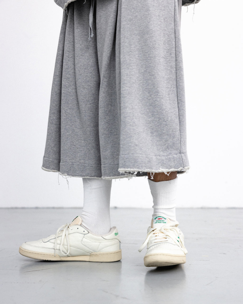 ANGLAN Valley Tuck Half Pants - Melange grey