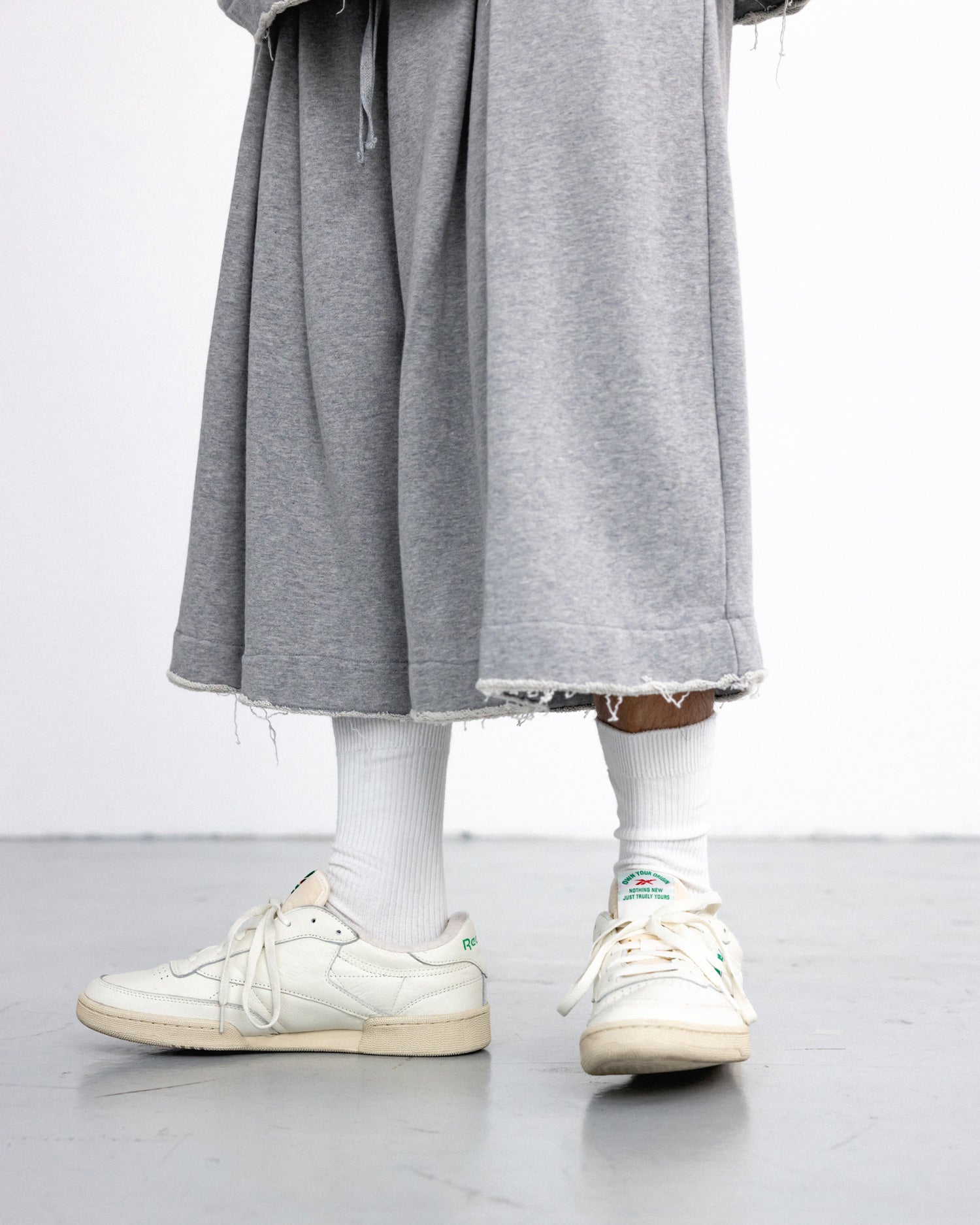 ANGLAN Valley Tuck Half Pants - Melange grey